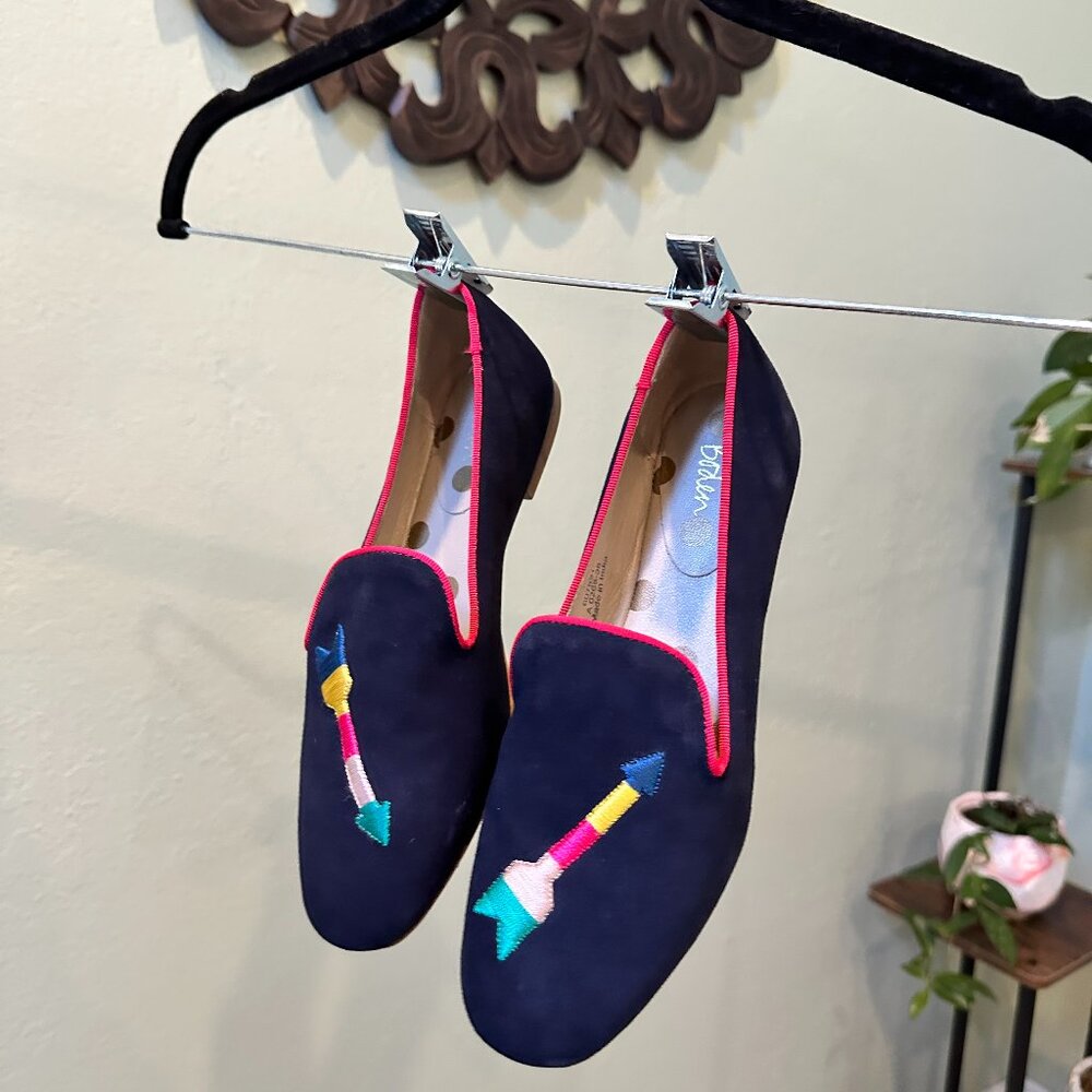Boden Elsie Arrow Embroidered Flat